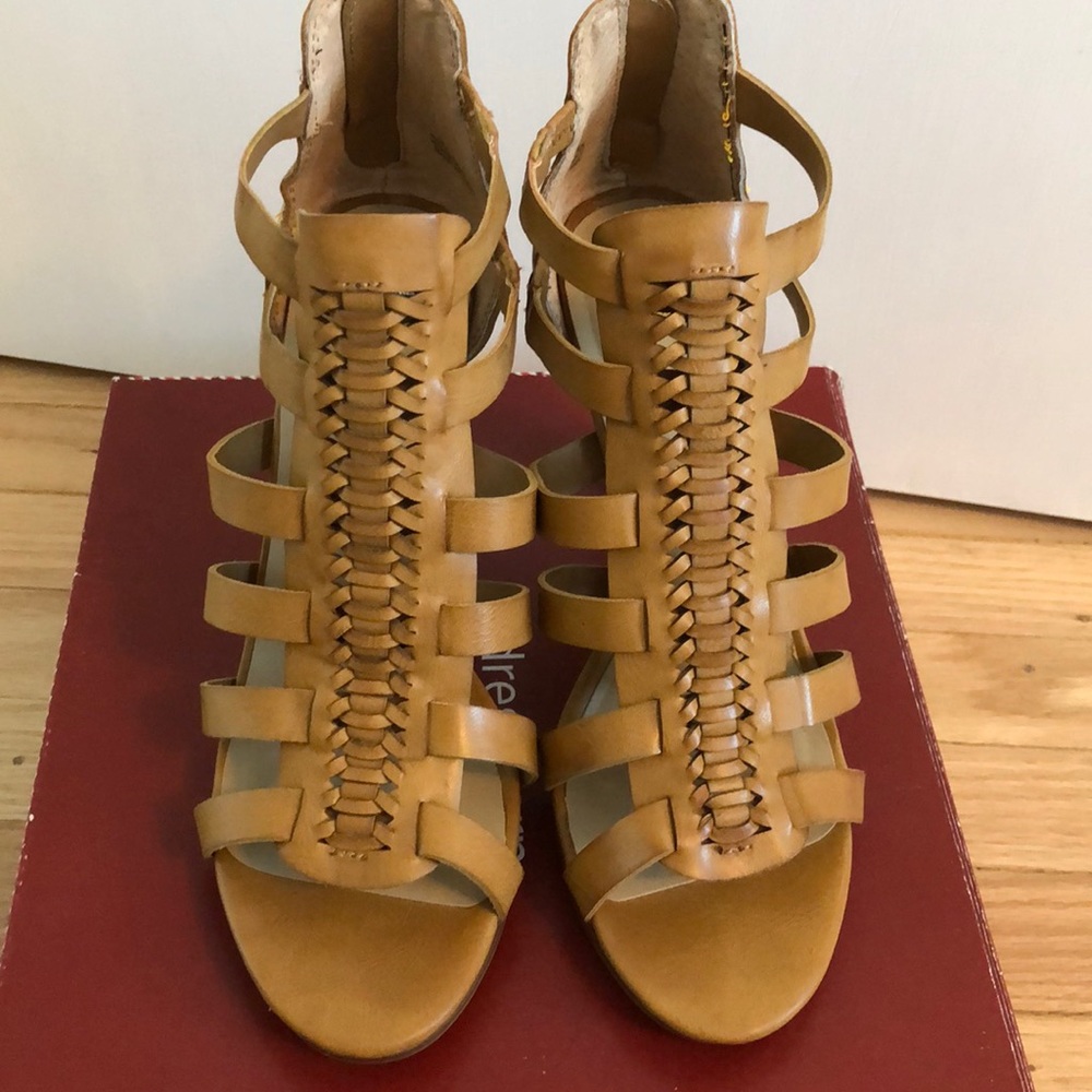 Tan heels size 7.5